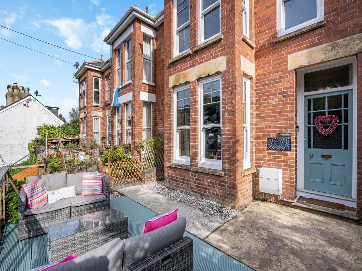 House front of Midships Dartmouth holiday home