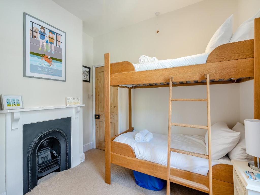 midships bunk bed room