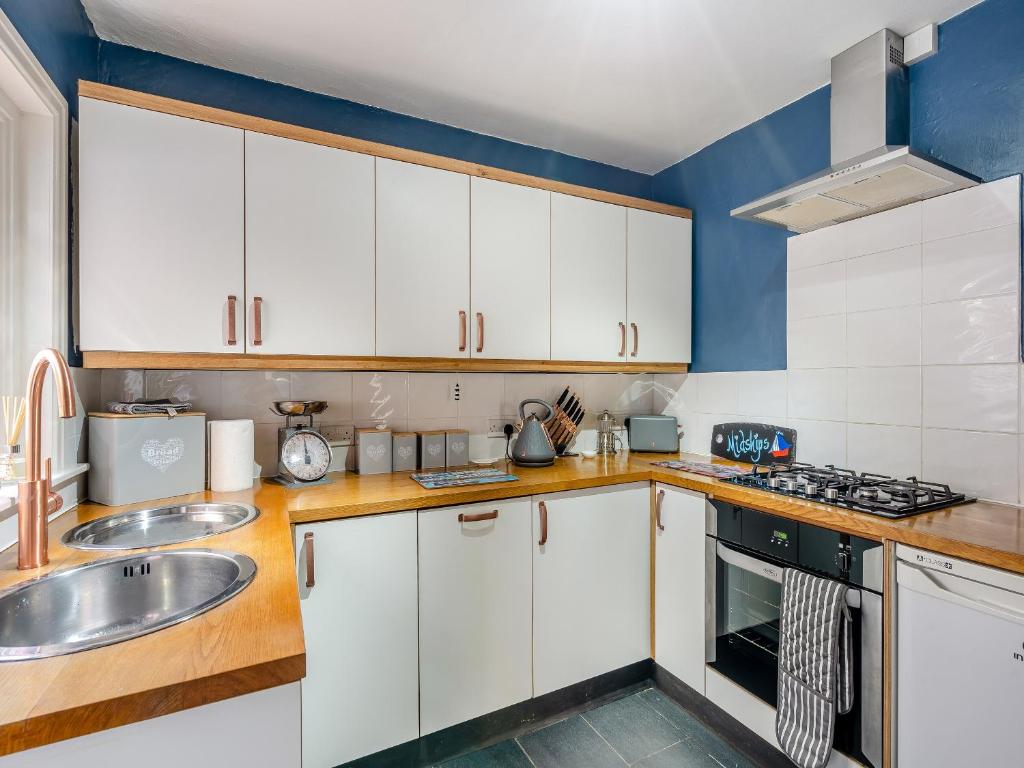 midships kitchen 1