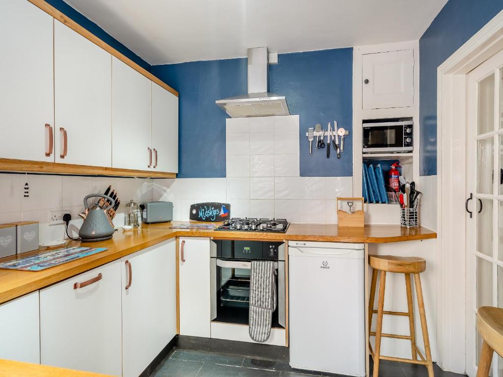 midships kitchen 3