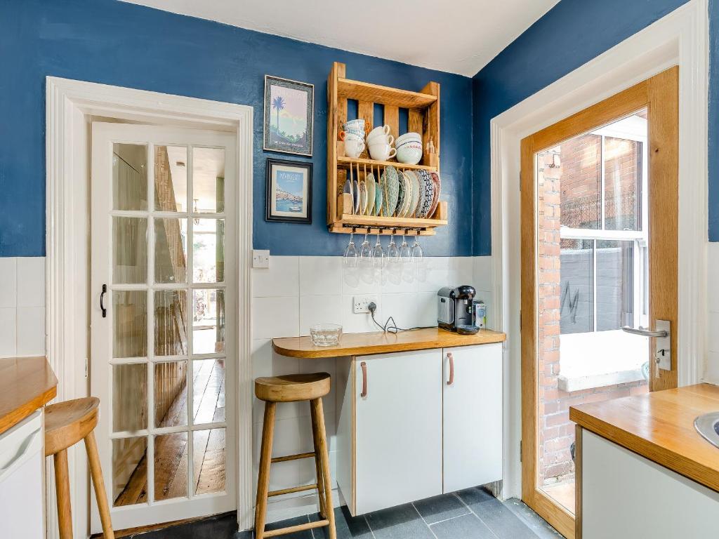 midships kitchen 4