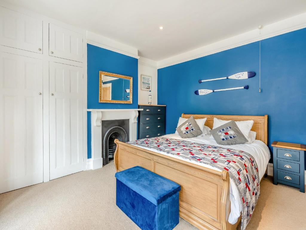 midships master bedroom 1